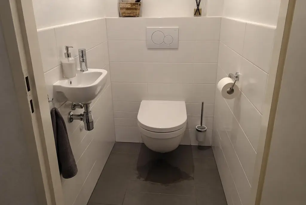 Lekdetectie Krommenie – natte vloer bij een toilet